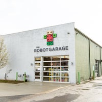 Foto tirada no(a) The Robot Garage - Birmingham por The Robot Garage - Birmingham em 4/26/2017