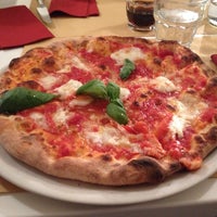 Photo taken at Moma Pizzeria Romana by Alessandro M. on 9/22/2013