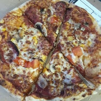 Photo taken at Domino&amp;#39;s Pizza by yakup t. on 6/2/2018