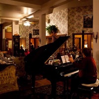 3/25/2017에 Jalaine N.님이 Grand Taverne Restaurant &amp;amp; Lounge에서 찍은 사진