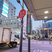 Photo taken at Hongik Univ. Stn. by Young Jun K. 📸 on 1/29/2024