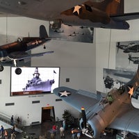 รูปภาพถ่ายที่ The National WWII Museum โดย Anastasia เมื่อ 6/8/2015