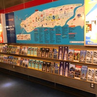 Das Foto wurde bei Gray Line New York Visitor Center von Adriana L. am 8/23/2018 aufgenommen