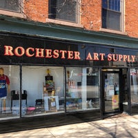 4/2/2018 tarihinde Jamesziyaretçi tarafından Rochester Art Supply'de çekilen fotoğraf