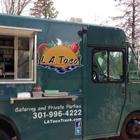 Foto tirada no(a) LA Taco Truck por Sienna B. em 4/7/2013