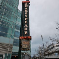 รูปภาพถ่ายที่ Chicago Shakespeare Theater โดย Job K. เมื่อ 11/21/2023