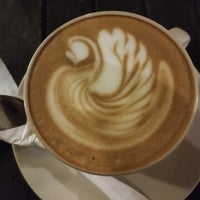 Das Foto wurde bei Java Dancer Coffee von Juliani D. am 11/20/2022 aufgenommen