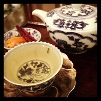 Photo taken at 迎茶 by Ichiro M. on 9/29/2012