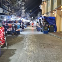 Photo taken at ตลาดรองเท้า สำเพ็ง by N_udaen_G on 1/22/2024