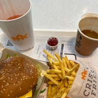 Photo taken at Max Hamburgare by Mehrnoosh H. on 4/3/2022