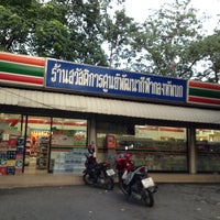 Photo taken at 7-Eleven by Rose M. on 6/18/2016