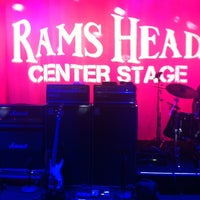 Foto tomada en Rams Head Center Stage  por Justin H. el 11/8/2012