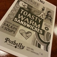รูปภาพถ่ายที่ Potbelly Sandwich Shop โดย Slade G. เมื่อ 10/6/2012