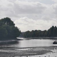 Photo taken at River Thames by Momo K. on 10/16/2022