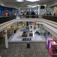 Foto tirada no(a) Irving Mall por Jared W. em 2/5/2022