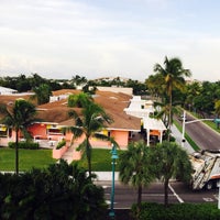 Foto tirada no(a) Comfort Suites por Matthew P. em 9/18/2015