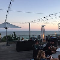 Photo taken at Acqua Oceanfront Fire Pit Lounge At Gurneys Inn by Peter S. on 9/19/2015