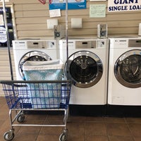 Foto scattata a Express Laundry Center da Amanda L. il 5/13/2019