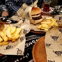 Foto scattata a Daily Dana Burger &amp;amp; Steak Fenerbahçe da غادة ا. il 7/13/2018