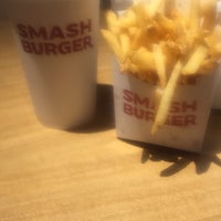 รูปภาพถ่ายที่ Smashburger โดย Trisha G. เมื่อ 4/29/2019