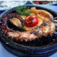 Das Foto wurde bei Giritli Balık Restaurant von Giritli Balık Restaurant am 8/3/2017 aufgenommen
