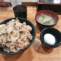 Photo taken at 伝説のすた丼屋 新宿店 by ゆりえ す. on 3/13/2013
