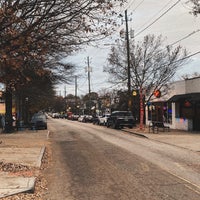 Foto tirada no(a) East Atlanta Village por Ian T. em 11/30/2019