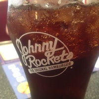 Photo taken at Johnny Rockets by Ringo R. on 11/11/2012