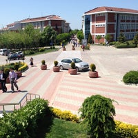 รูปภาพถ่ายที่ Fatih Üniversitesi โดย Mesut S. เมื่อ 4/30/2013