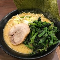 Photo taken at 横浜家系ラーメンたくみ家 by Y. O. on 1/12/2019