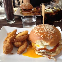 7/19/2014にChabhaがSupreme Burgerで撮った写真