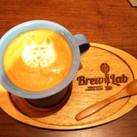 Photo taken at Coffee Brew Lab by Göktuğ on 3/23/2015