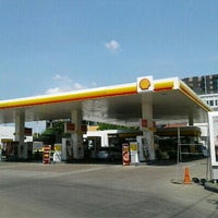 Photo taken at Shell by ชลธร ผ. on 2/13/2020