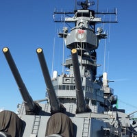 Foto diambil di Battleship IOWA Ship Store oleh Bob G. pada 12/14/2014