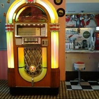 Das Foto wurde bei Mito Burger Original Diner von Fernanda D. am 4/7/2013 aufgenommen