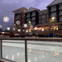 12/16/2022にMonica T.がPentagon Row Ice Skating Rinkで撮った写真
