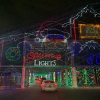 รูปภาพถ่ายที่ Glittering Lights โดย Tim D. เมื่อ 12/26/2021