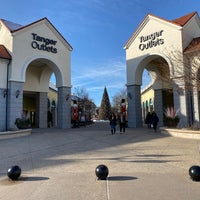Foto scattata a Tanger Outlets Deer Park da Oh, 💩!  Nicky Beanz il 12/12/2019