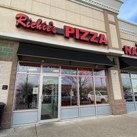 Foto tomada en Richie&amp;#39;s Pizza  por Oh, 💩!  Nicky Beanz el 1/21/2021
