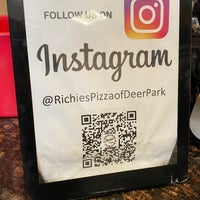 Foto scattata a Richie&amp;#39;s Pizza da Oh, 💩!  Nicky Beanz il 3/16/2023
