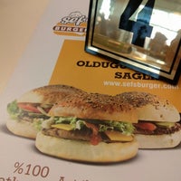 รูปภาพถ่ายที่ Şef&amp;#39;s Burger โดย Funda เมื่อ 3/24/2014