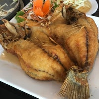 Photo taken at Kia Nguan Restaurant Mahachai Seafood by Pitchanas T. on 9/21/2019