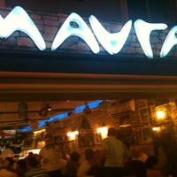 Foto tirada no(a) Mavra Restaurant por Seda K. em 7/2/2013