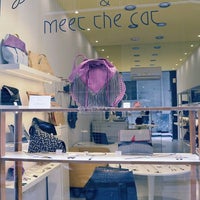 รูปภาพถ่ายที่ Georgina Skalidi &amp; Meet The Cat flagship store โดย Georgina Skalidi &amp; Meet The Cat flagship store เมื่อ 4/8/2017