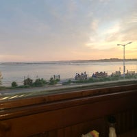 Снимок сделан в Harrison&amp;#39;s Harbor Watch Restaurant &amp;amp; Raw Bar пользователем Erin R. 6/4/2022