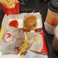 รูปภาพถ่ายที่ McDonald&amp;#39;s &amp;amp; McCafé โดย Alex l. เมื่อ 4/13/2024