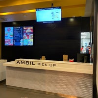 รูปภาพถ่ายที่ McDonald&amp;#39;s &amp;amp; McCafé โดย Alex l. เมื่อ 5/7/2021