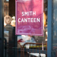 Das Foto wurde bei Smith Canteen von Smith Canteen am 2/2/2014 aufgenommen
