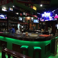 6/18/2017 tarihinde Bar S.ziyaretçi tarafından Legends Sports Bar &amp;amp; Grill'de çekilen fotoğraf