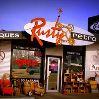 Das Foto wurde bei Rusty Retro Antiques &amp;amp; Oddities von Rusty Retro Antiques &amp;amp; Oddities am 4/8/2014 aufgenommen